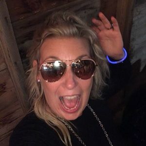 Meet your Posher, Teneil